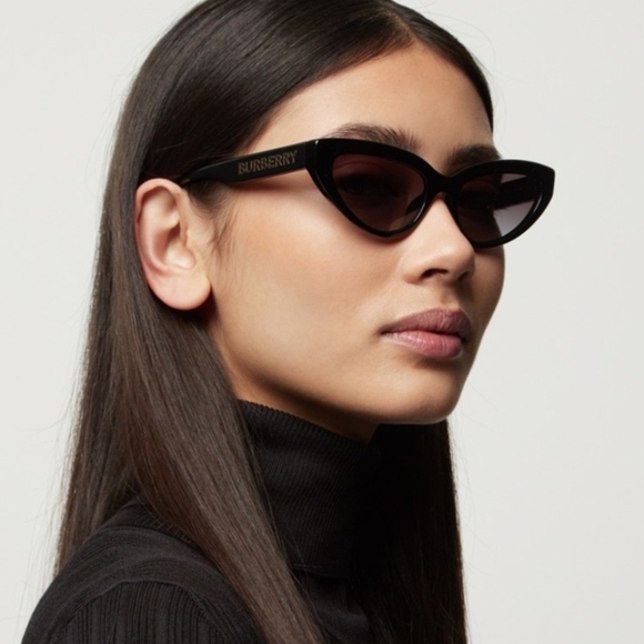 BURBERRY Cat Eye Lipstick Red Sunglasses 😍 Authentic $350 NWOT New - Picture 3 of 15